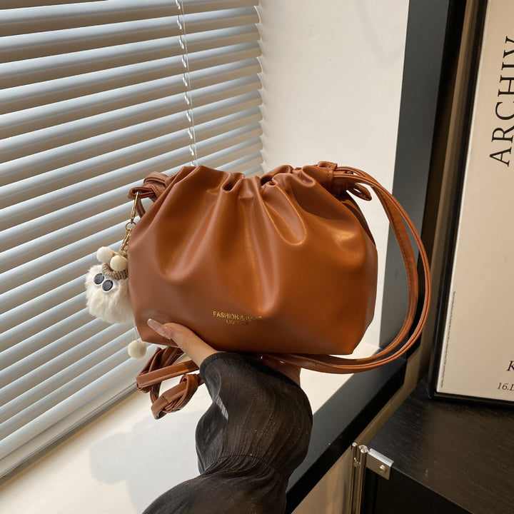 Damen Umhängetasche aus glattem Kunstleder mit verstellbarem Kordelzug Nord Taschen