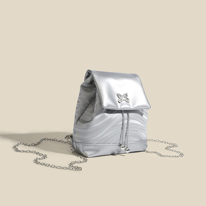 Damen Rucksackhandtasche mit verspieltem Schmetterlingsverschluss und eleganter Oberflächenstruktur Nord Taschen
