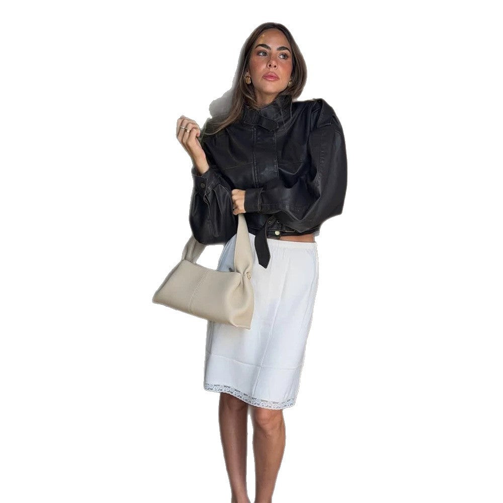 Damen Kurz geschnittene Lederimitat-Bikerjacke mit Stehkragen, Taillenriegel und voluminösen Ärmeln Nord Taschen