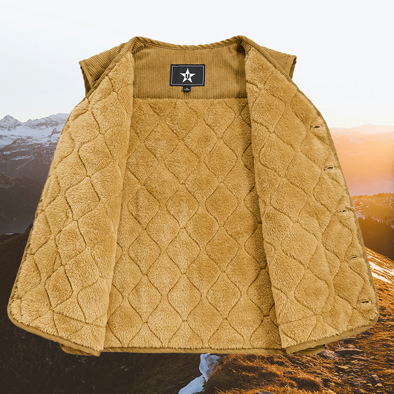 Herren Cord-Quiltweste mit V-Ausschnitt, wattierter Steppstruktur und aufgesetzten Taschen Nord Taschen
