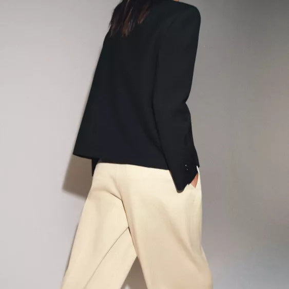Damen Asymmetrischer Kurzblazer mit Stehkragen und dekorativen Knöpfen Nord Taschen
