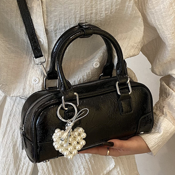 Damen Abendtasche mit hochglänzender Oberfläche und praktischen Tragegriffen Nord Taschen