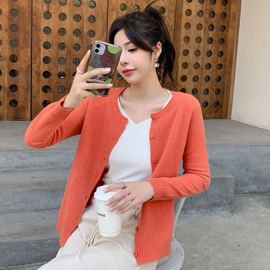 Damen Kurzgeschnittener Feinstrick-Cardigan mit Rundhalsausschnitt und kastiger Passform Nord Taschen