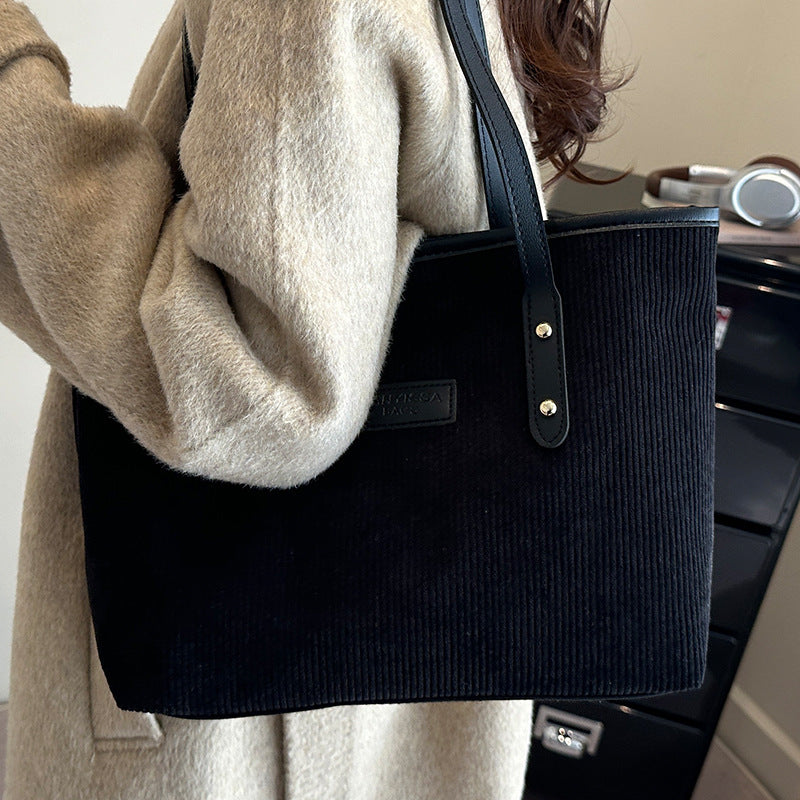 Damen Beuteltasche aus hochwertigem Cord mit praktischen Innenfächern Nord Taschen