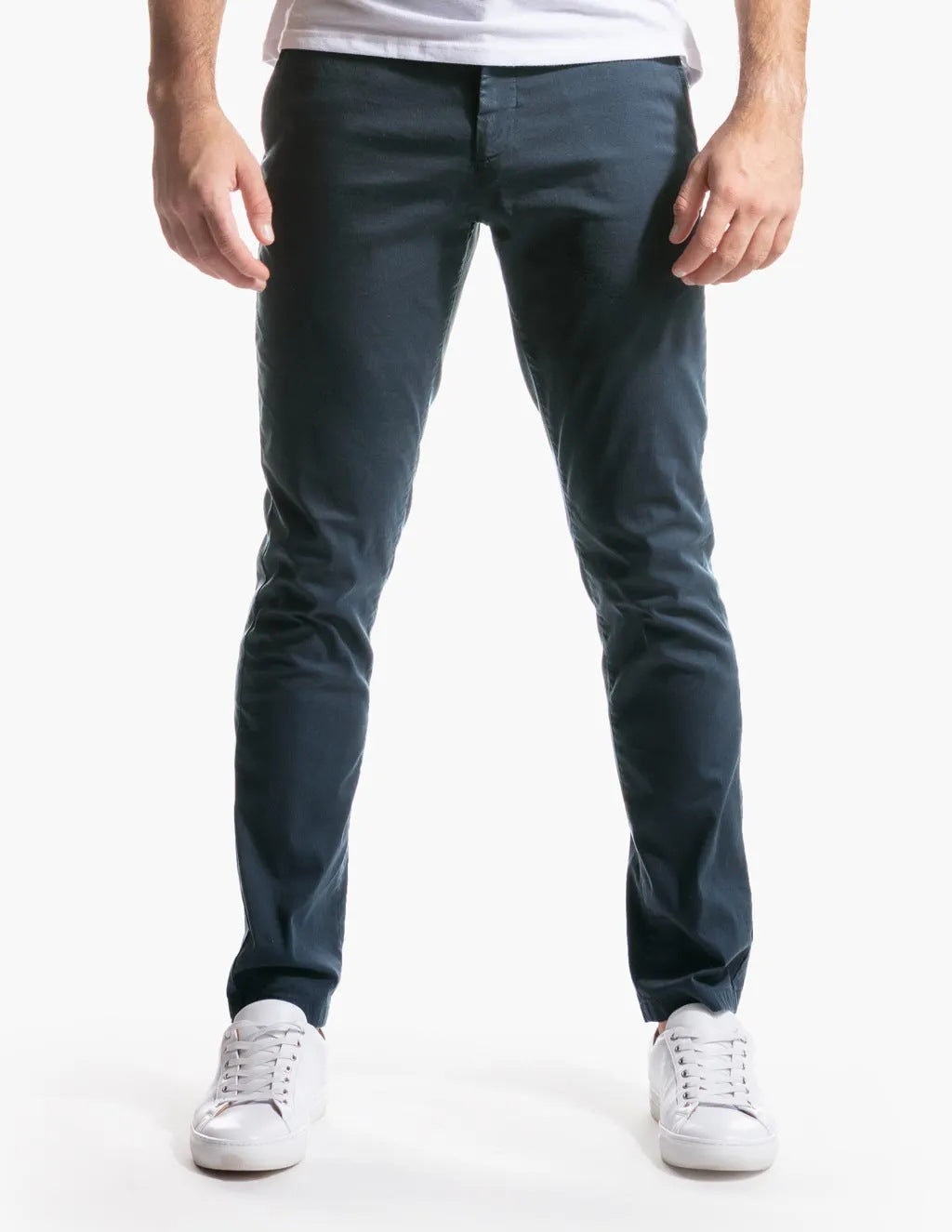 Herren Enganliegende Stretch-Chinohose mit tapered Bein und elastischem Saum Nord Taschen