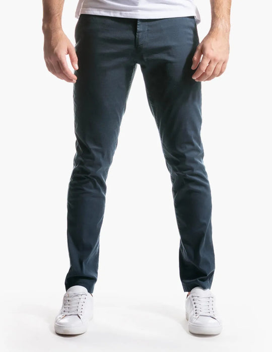 Herren Enganliegende Stretch-Chinohose mit tapered Bein und elastischem Saum Nord Taschen