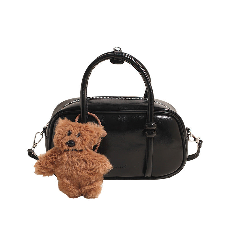 Damen Mini-Handtasche mit charmantem Bärenanhänger Nord Taschen