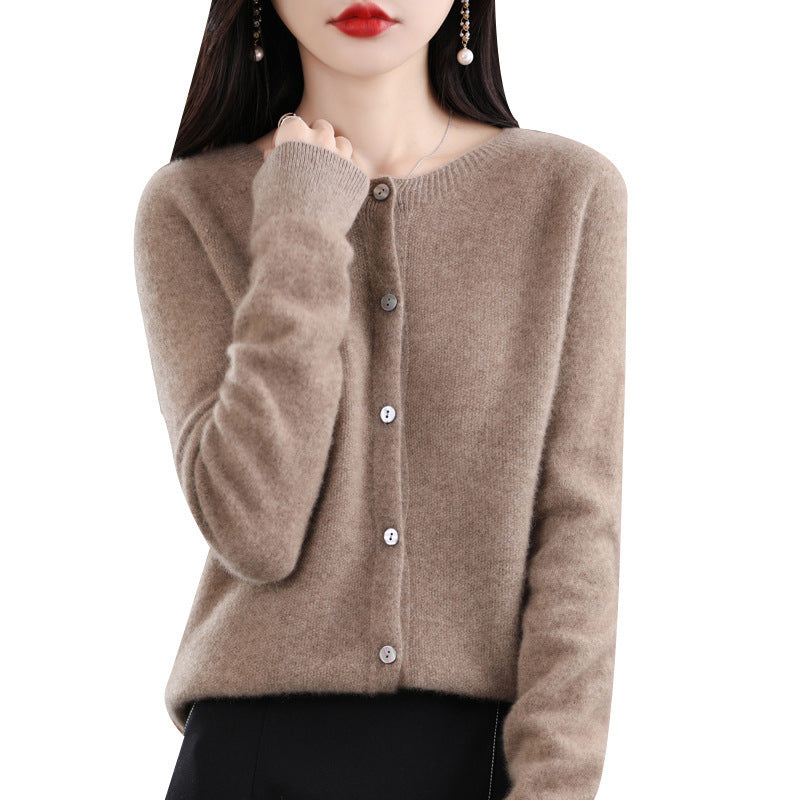 Damen Kurzgeschnittener Cardigan in Mohair‑Optik mit Rundhalsausschnitt und Perlmuttknöpfen Nord Taschen