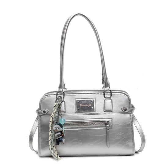 Damen Handtasche mit dekorativem Anhänger | Nord Taschen