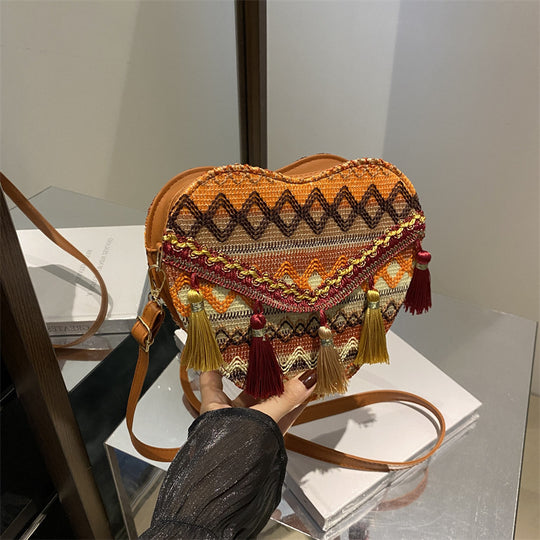 Damen Herzförmige Umhängetasche mit aufwendiger Stickerei und Quastendetails Nord Taschen