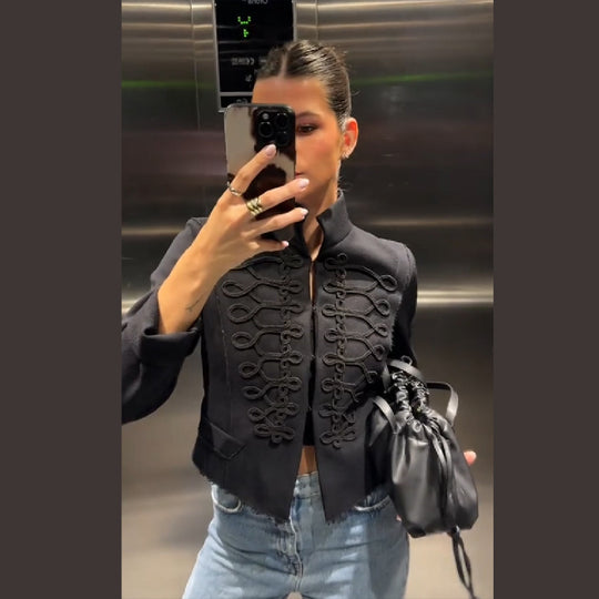 Damen Militärisch inspirierte Kurzjacke mit Kordel- und Hakenverzierung Nord Taschen