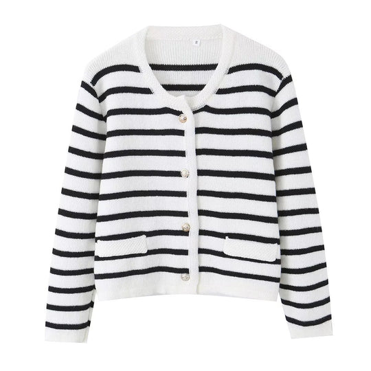 Damen Gestreifte Feinstrick‑Cardigan mit Rundhalsausschnitt, aufgesetzten Taschen und Zierknöpfen Nord Taschen