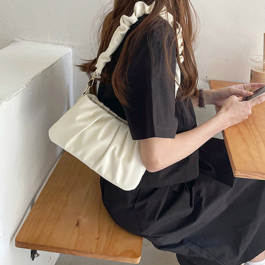 Damen Clutch mit raffiniertem Raffungseffekt und praktischem Tragriemen Nord Taschen
