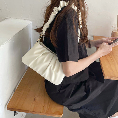 Damen Clutch mit raffiniertem Raffungseffekt und praktischem Tragriemen Nord Taschen