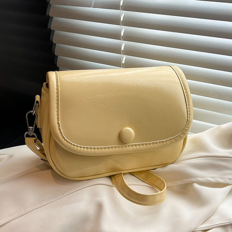 Damen Umhängetasche mit eleganter Klappöffnung und verstellbarem Schultergurt Nord Taschen