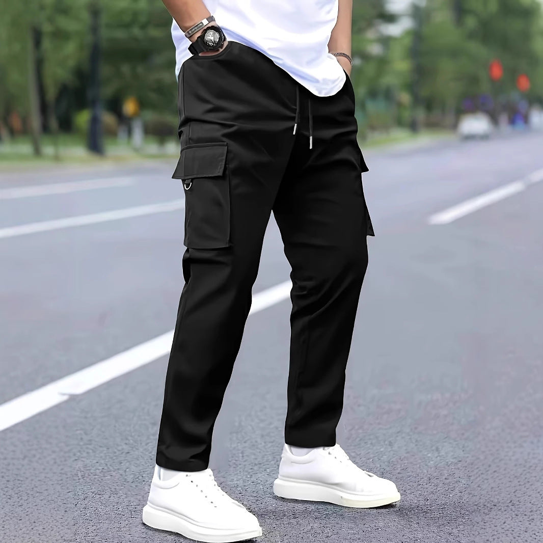 Herren Slim‑Tapered Cargo‑Jogginghose mit Tunnelzugbund, Klappentaschen und Metallringdetail Nord Taschen