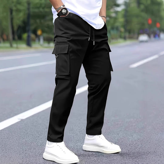Herren Slim‑Tapered Cargo‑Jogginghose mit Tunnelzugbund, Klappentaschen und Metallringdetail Nord Taschen