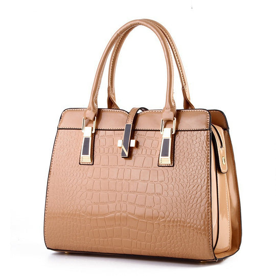 Damen Handtasche mit luxuriösem Krokodilleder-Look und goldenen Akzenten Nord Taschen