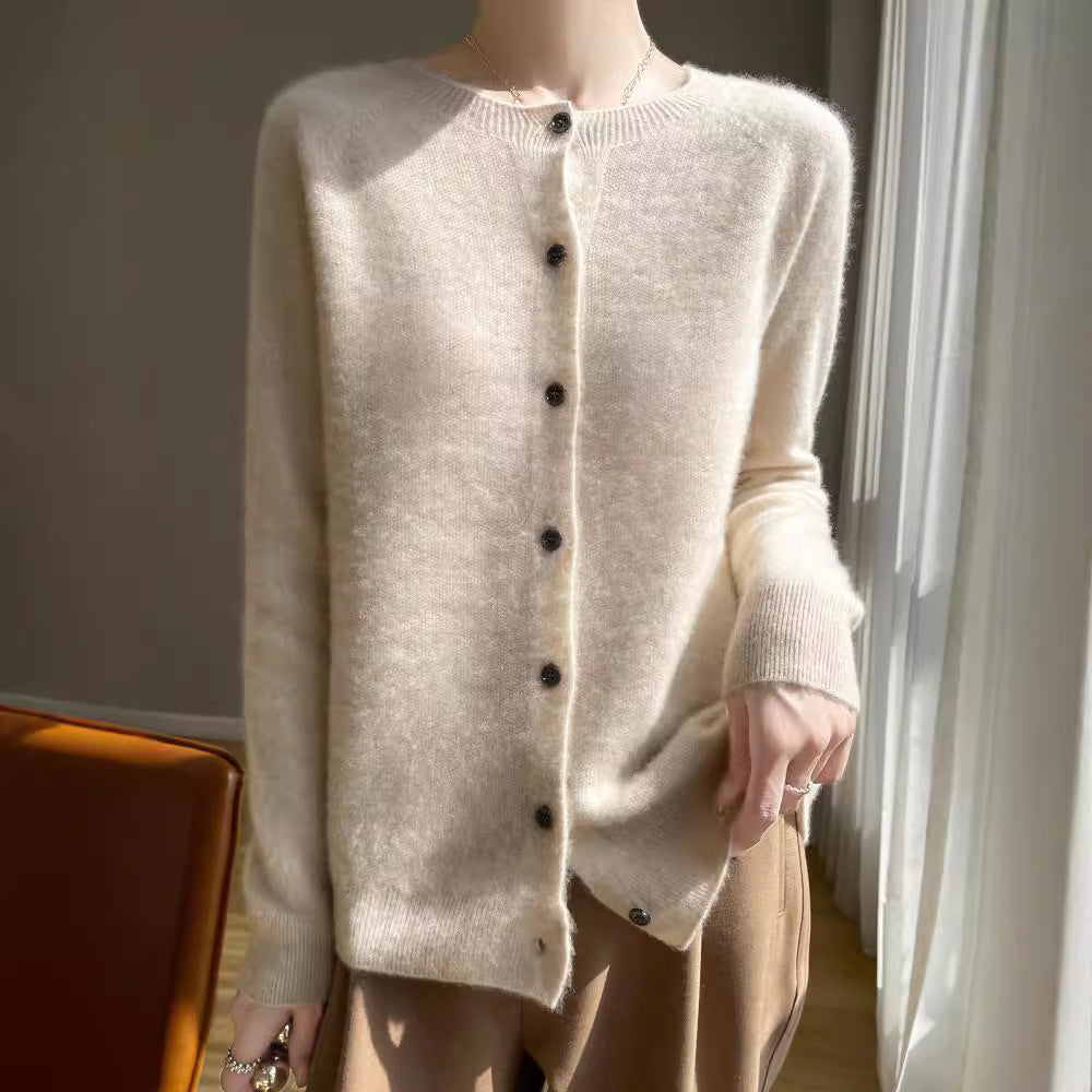 Damen Kurzgeschnittener Feinstrick-Cardigan mit Rundhalsausschnitt und schimmernder Knopfleiste Nord Taschen