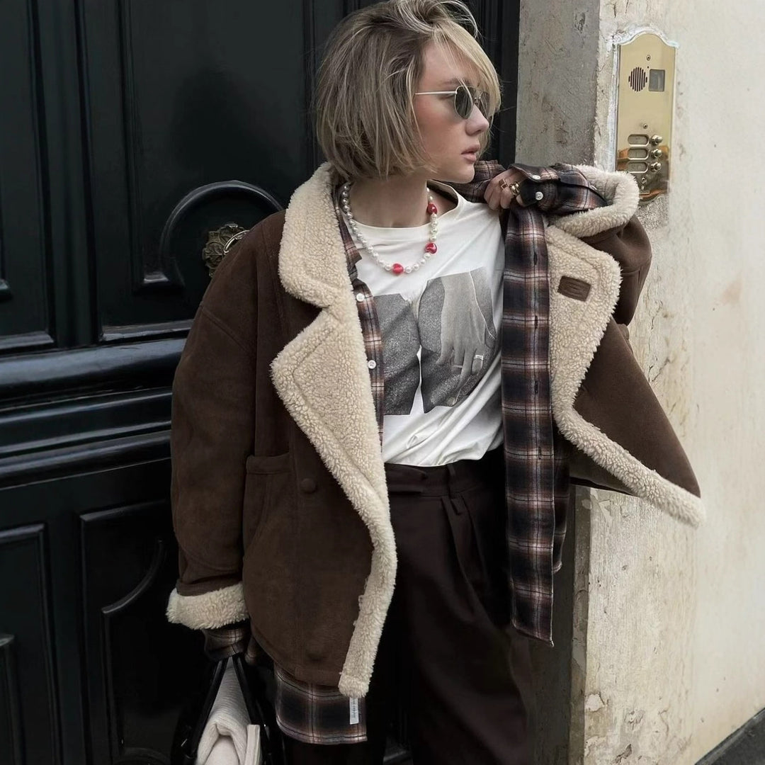 Damen Oversized Kurzjacke aus Wildlederoptik mit Teddyfutter und großem Reverskragen Nord Taschen