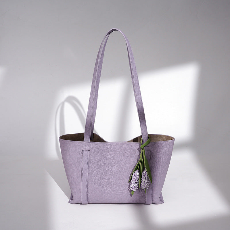 Damen stilvolle Tote-Bag mit floralem Anhänger Nord Taschen