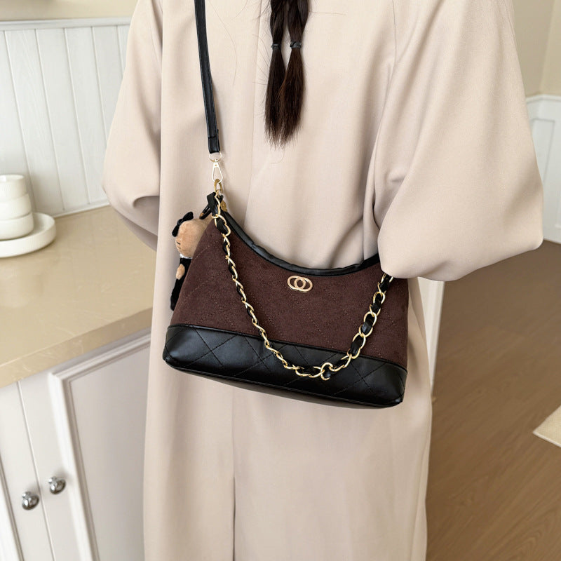 Damen modische Handtasche mit Kette und charmantem Anhänger Nord Taschen
