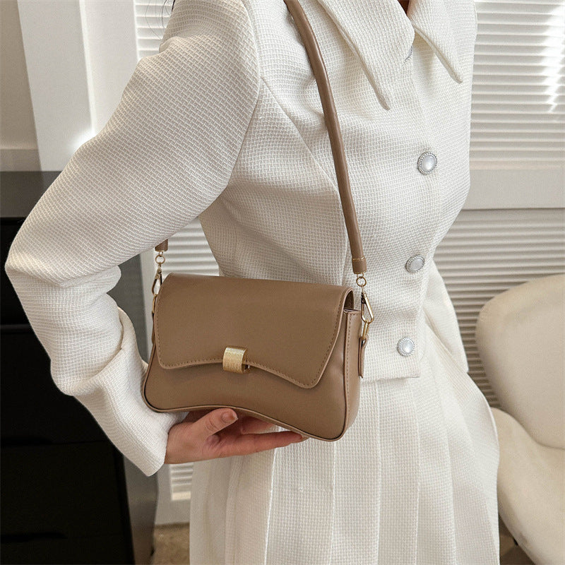 Damen elegante Umhängetasche mit goldener Verschlussmechanik Nord Taschen