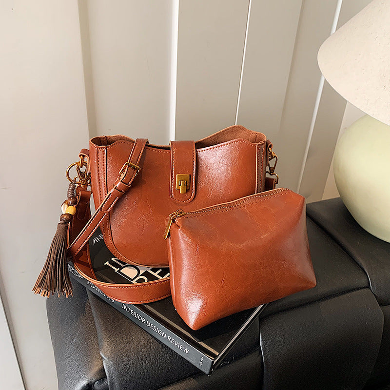 Damen Hobo-Tasche mit eleganten Fransen und modischen Details Nord Taschen