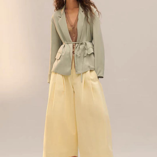 Damen Leichter Cropped Blazer mit Bindegürtel und Schalkragen Nord Taschen