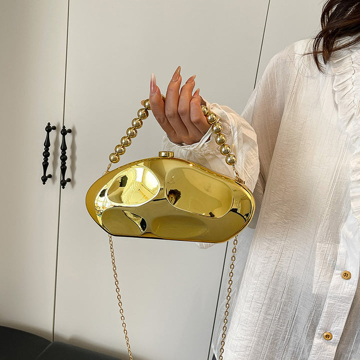 Damen elegante Clutch mit schimmerndem Finish und Kettenriemen Nord Taschen
