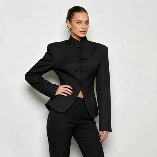 Damen Sculpted‑Blazer mit Stehkragen, dekorativen Knotenverschlüssen und taillierter Silhouette Nord Taschen