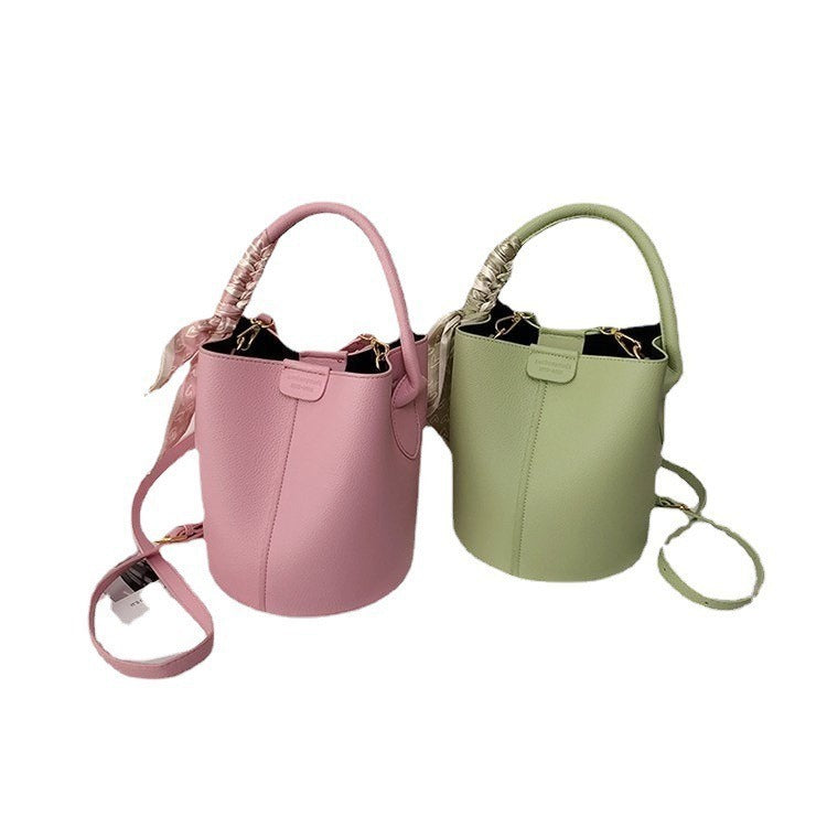 Damen Minimalistische Bucket Bag mit stilvollem Trageriemen Nord Taschen