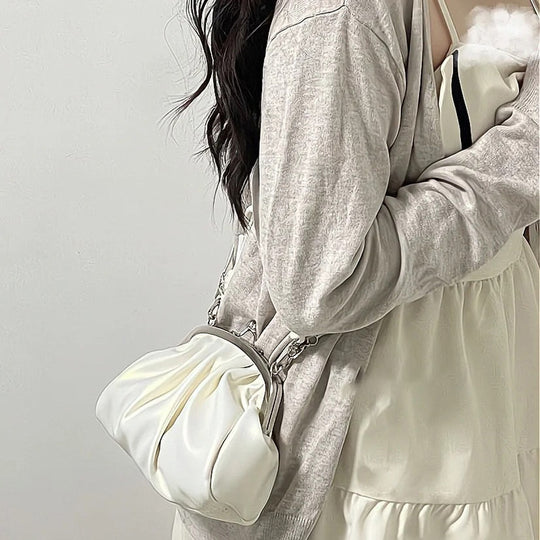 Damen Clutch Tasche mit raffiniertem Faltendesign und elegantem Kettenarmband Nord Taschen