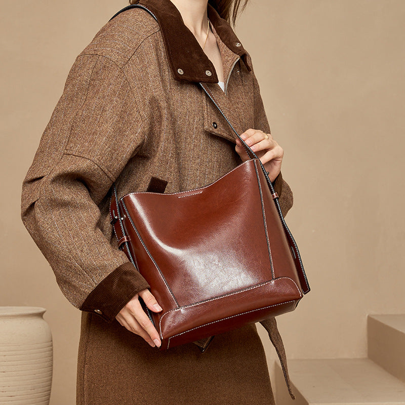 Damen elegante Schultertasche mit strukturierten Akzenten Nord Taschen