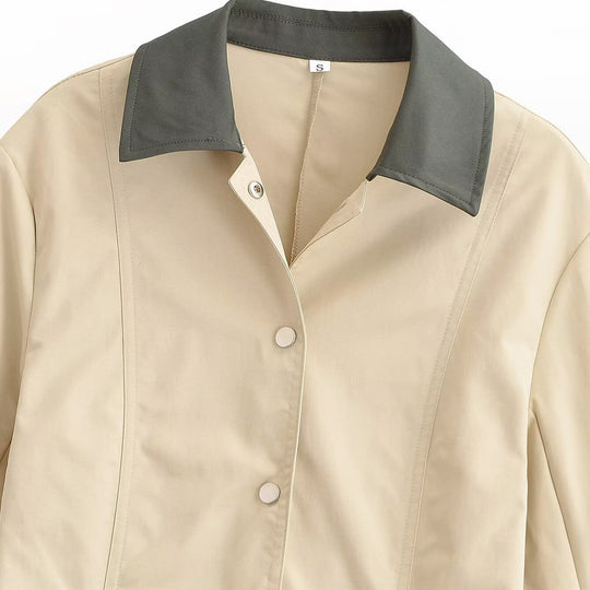 Damen Taillierte leichte Übergangsjacke mit Kontrastkragen und Druckknopfleiste Nord Taschen