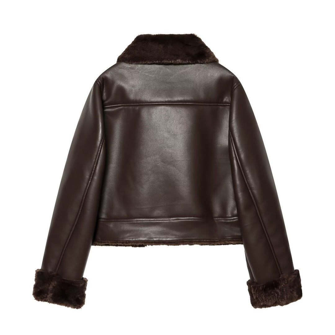 Damen Kurze wattierte Kunstlederjacke mit Teddy-Futter, Fellkragen und aufgesetzten Pattentaschen Nord Taschen