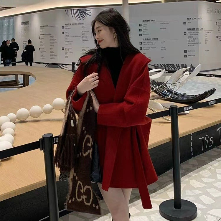 Damen Oversize Wollmantel mit Kapuze und Taillengürtel Nord Taschen