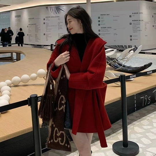Damen Oversize Wollmantel mit Kapuze und Taillengürtel Nord Taschen