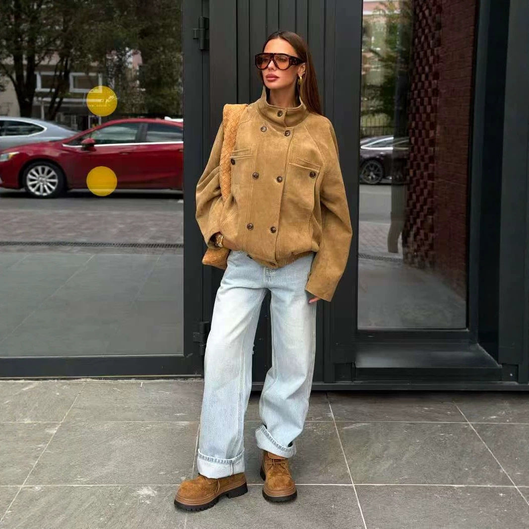 Damen Kurze doppeltreihige Veloursjacke mit Stehkragen, Ballonärmeln und aufgesetzten Taschen Nord Taschen