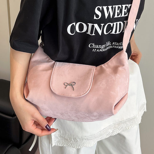 Damen Schultertasche mit elegantem Samtmaterial und verspieltem Schleifendetail Nord Taschen