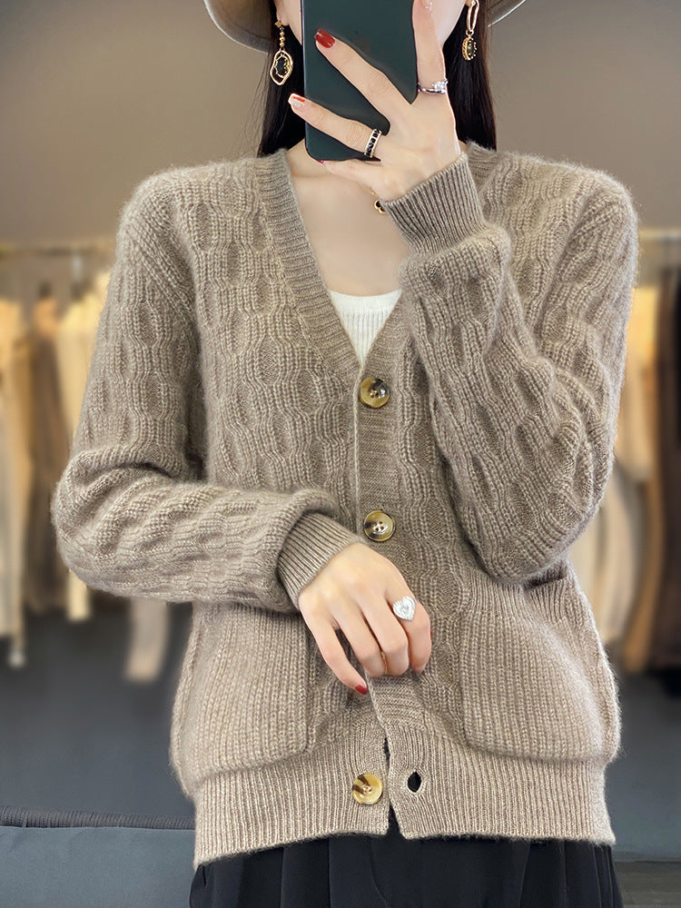 Damen Weicher Angora‑Look Zopfmuster-Cardigan mit V‑Ausschnitt und aufgesetzten Taschen Nord Taschen