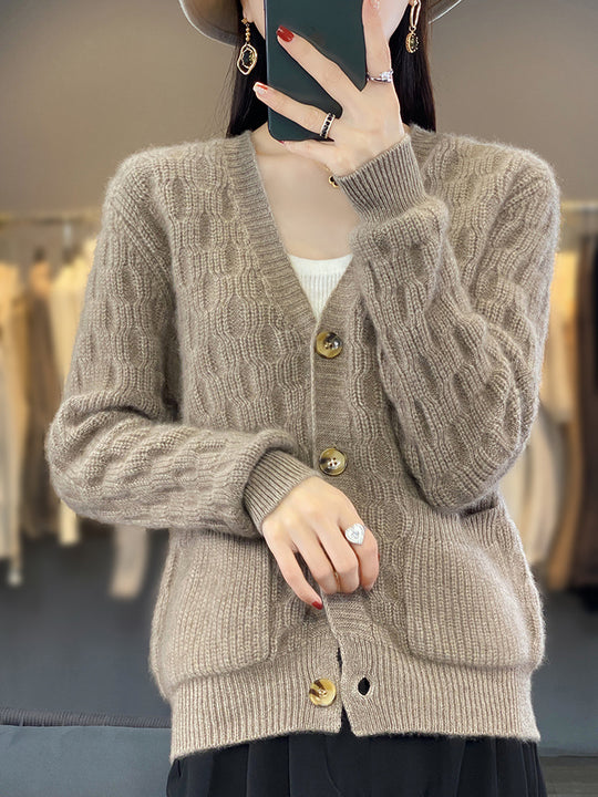 Damen Weicher Angora‑Look Zopfmuster-Cardigan mit V‑Ausschnitt und aufgesetzten Taschen Nord Taschen