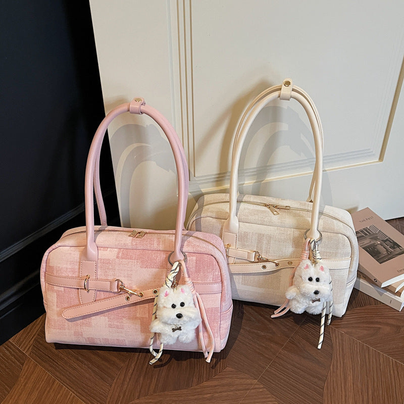 Damen Handtasche mit trendigem Design und modischem Plüschanhänger Nord Taschen