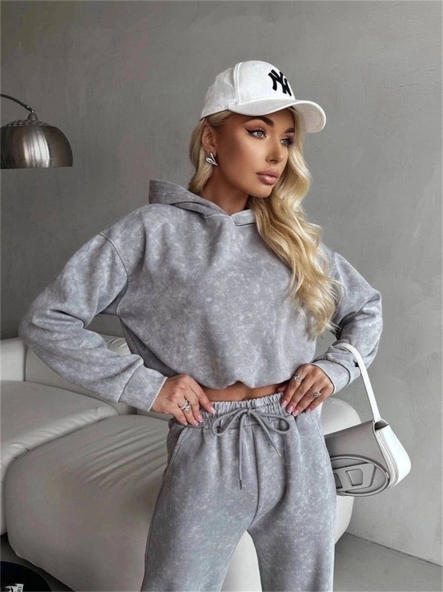 Damen kurz geschnittenes Kapuzenhoodie und hoch geschnittene Jogginghose Set Nord Taschen