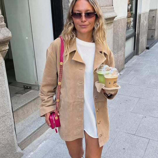 Damen Kurzmantel aus Veloursleder‑Optik mit kastiger Silhouette, Hornknopf‑Front & Eingrifftaschen Nord Taschen