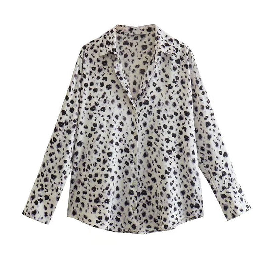 Damen Oversized Satinbluse mit Hemdkragen und breiten Manschetten Nord Taschen