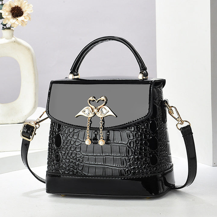 Damen elegante Handtasche mit dekorativen Herz-Applikationen Nord Taschen