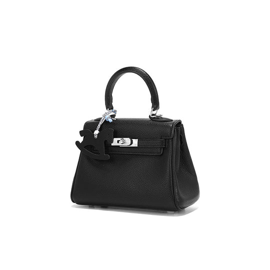 Damen Handtasche im zeitlosen Design mit edlem Schlüsselanhänger Nord Taschen