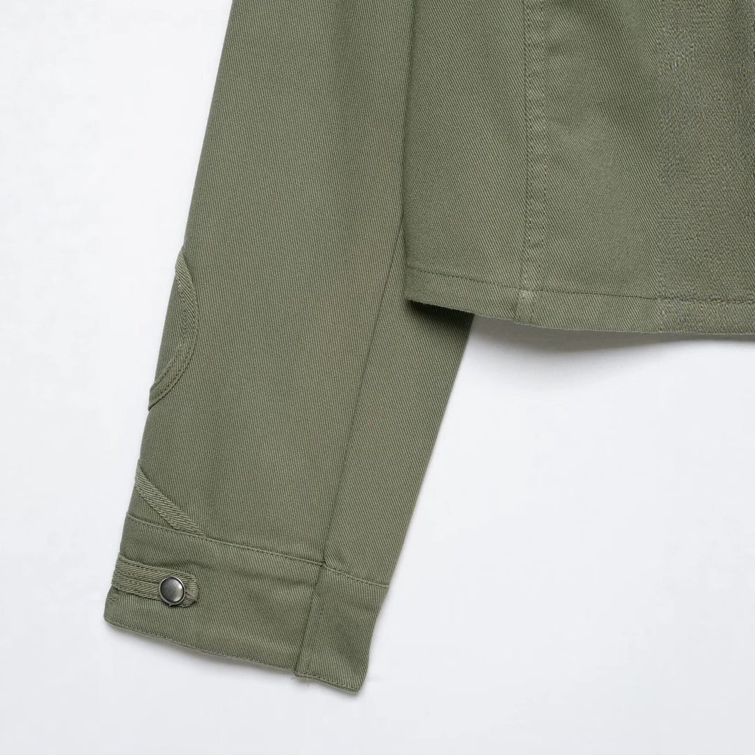 Damen Cropped Offiziersjacke im Military‑Look mit Stehkragen und dekorativen Druckknopfleisten Nord Taschen