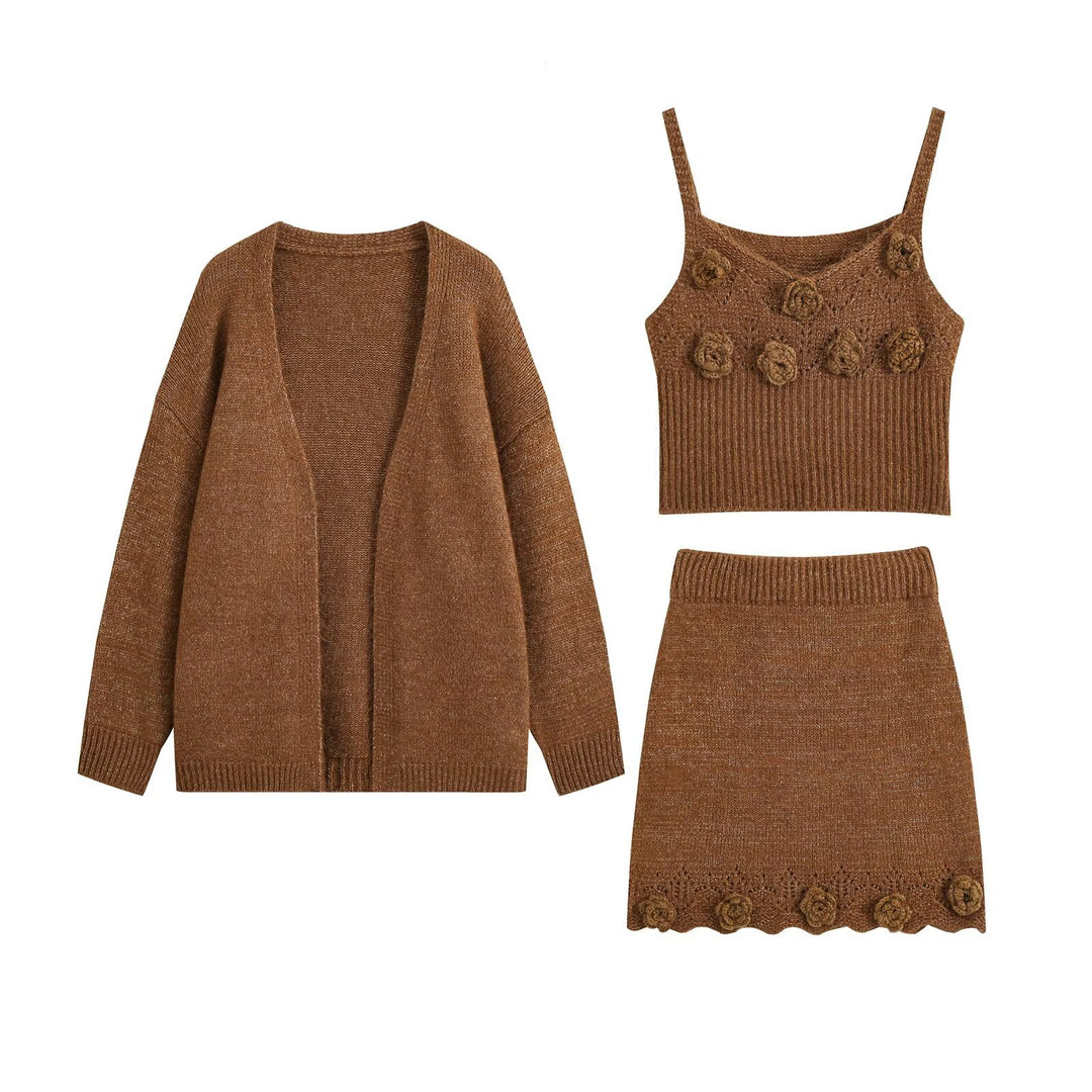 Damen Dreiteiliges Strickset mit offener Cardigan, Spaghettitop mit dreidimensionalen Blüten und tailliertem Rock Nord Taschen